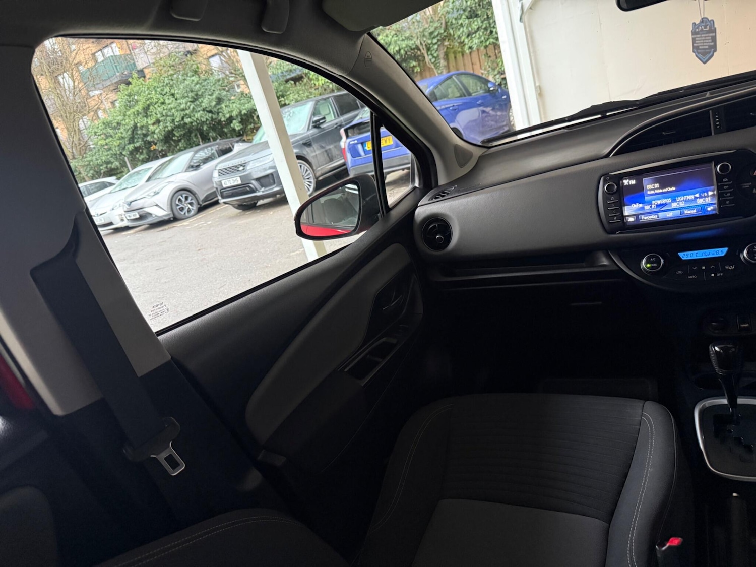 Used Toyota Yaris 2017 for sale - 76976495: Photo 38