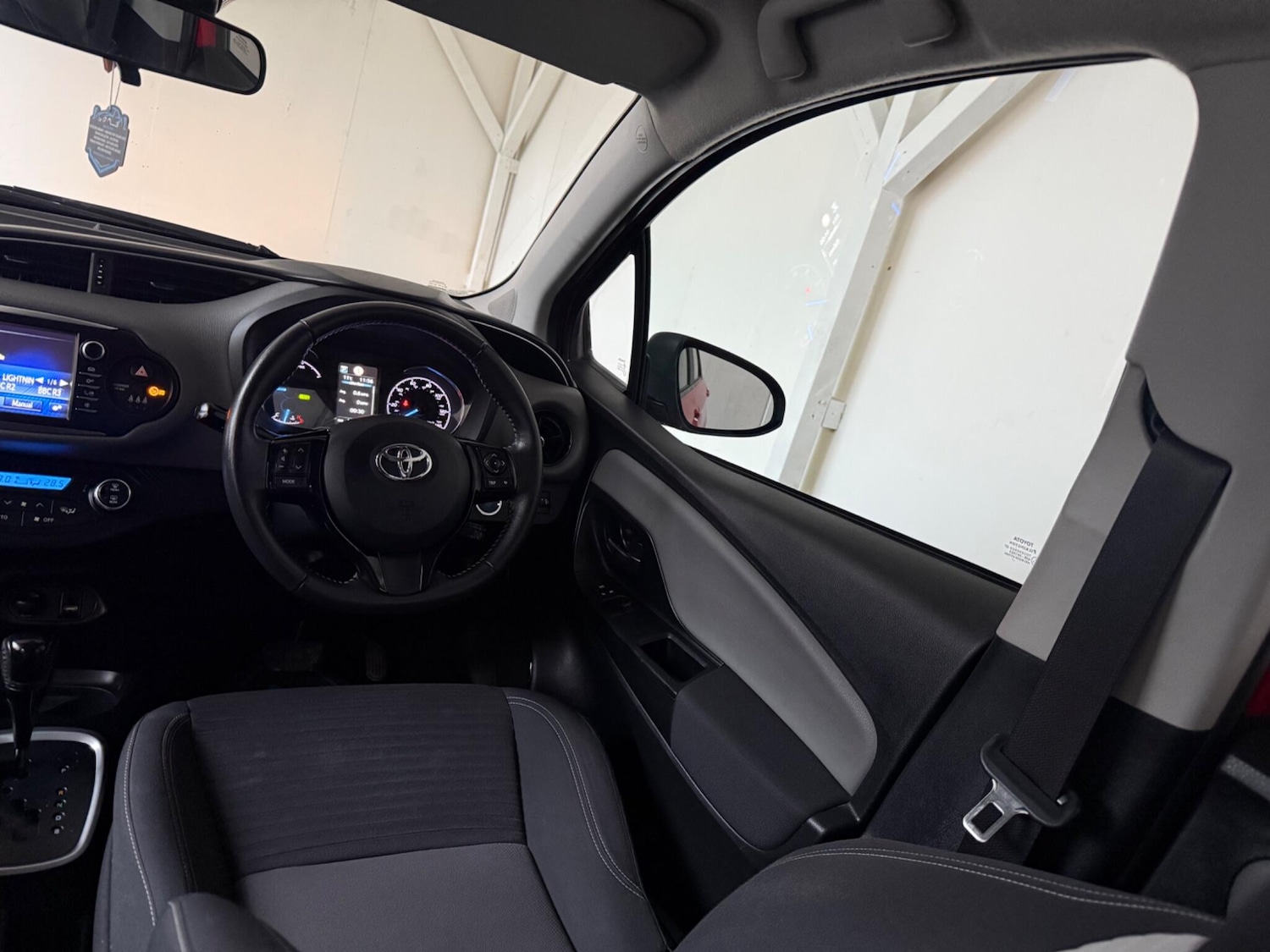 Used Toyota Yaris 2017 for sale - 76976495: Photo 39