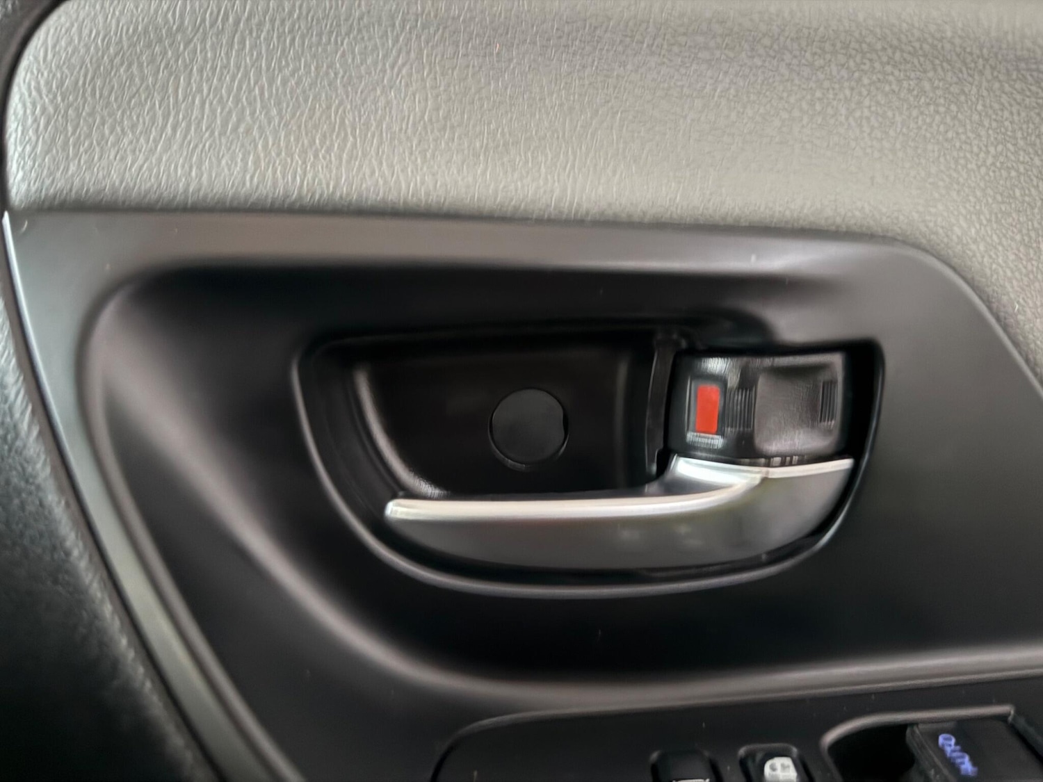 Used Toyota Yaris 2017 for sale - 76976495: Photo 41