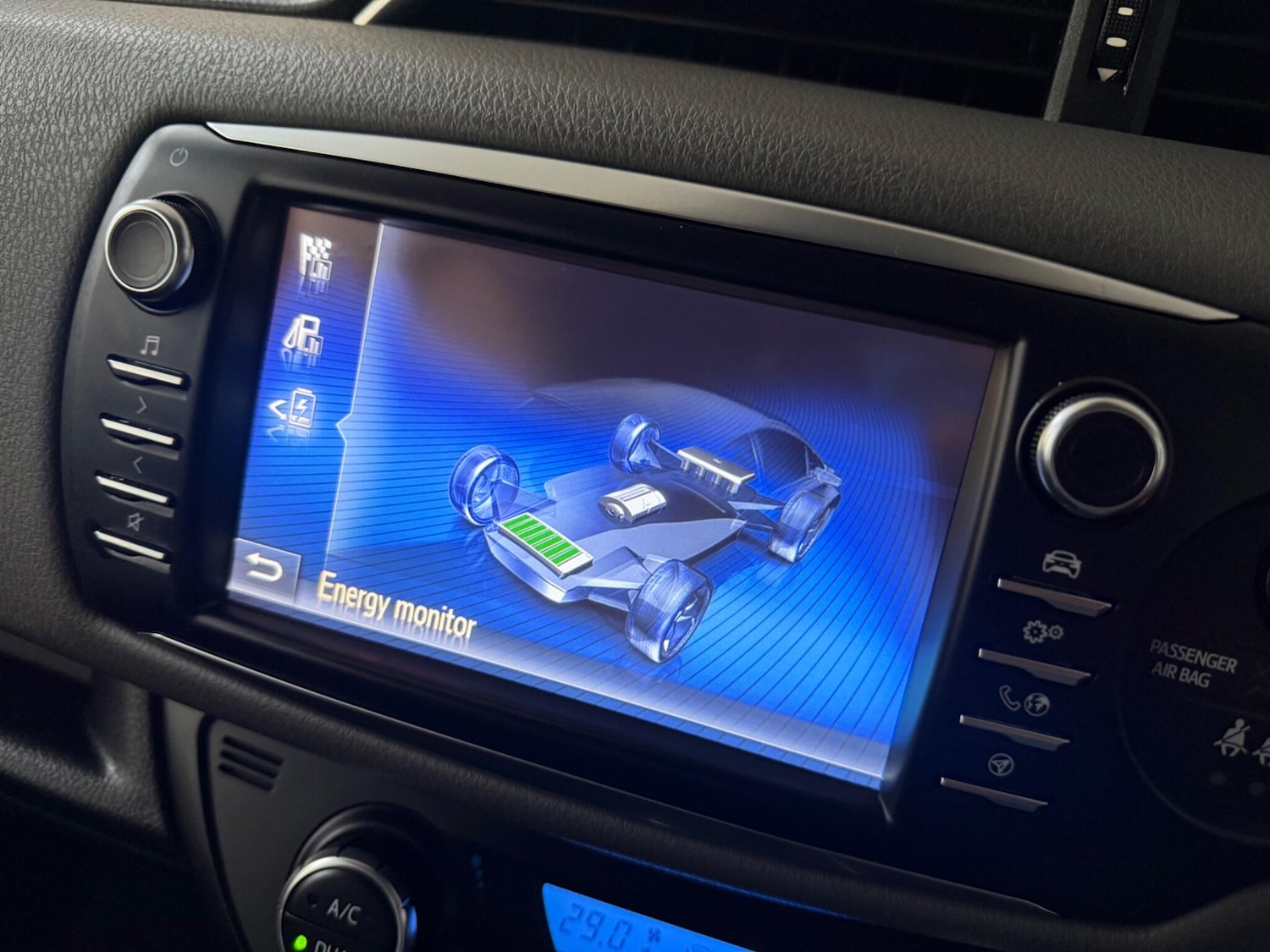 Used Toyota Yaris 2017 for sale - 76976495: Photo 45