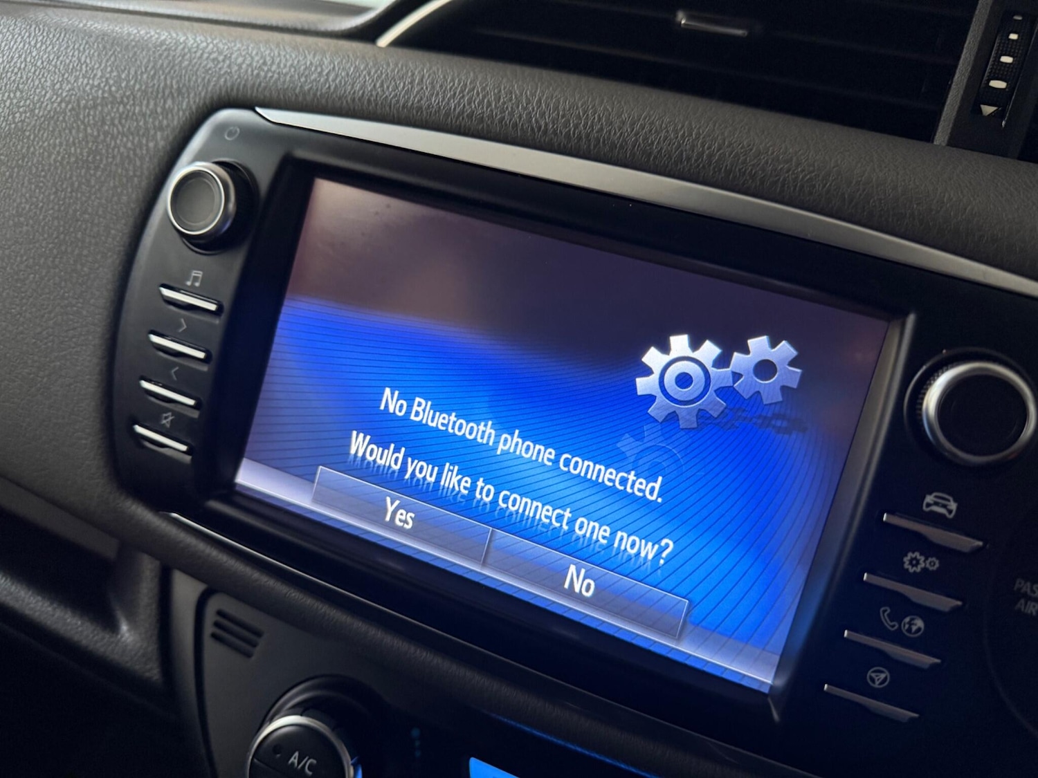 Used Toyota Yaris 2017 for sale - 76976495: Photo 48