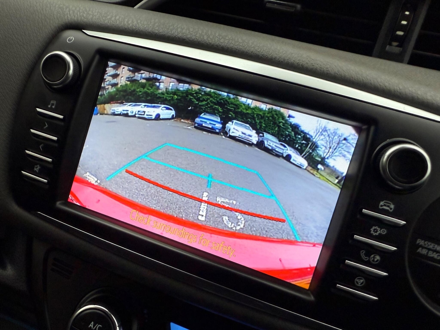 Used Toyota Yaris 2017 for sale - 76976495: Photo 49