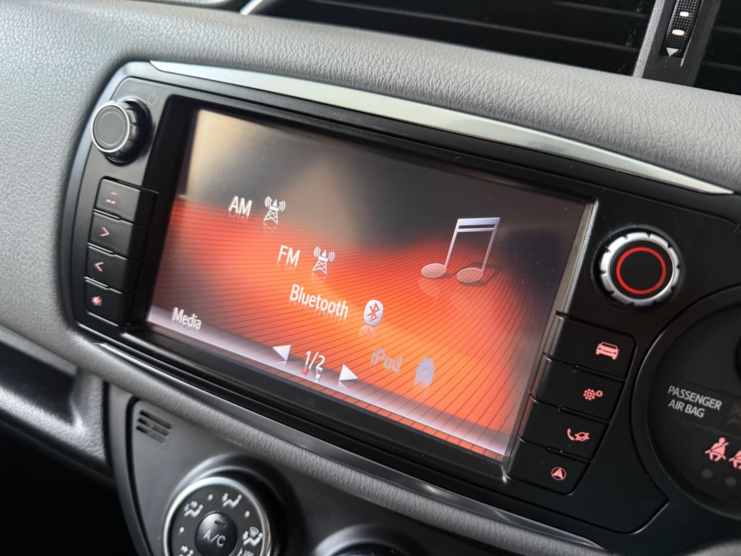 Used Toyota Yaris 2015 for sale - 77040414: Photo 44