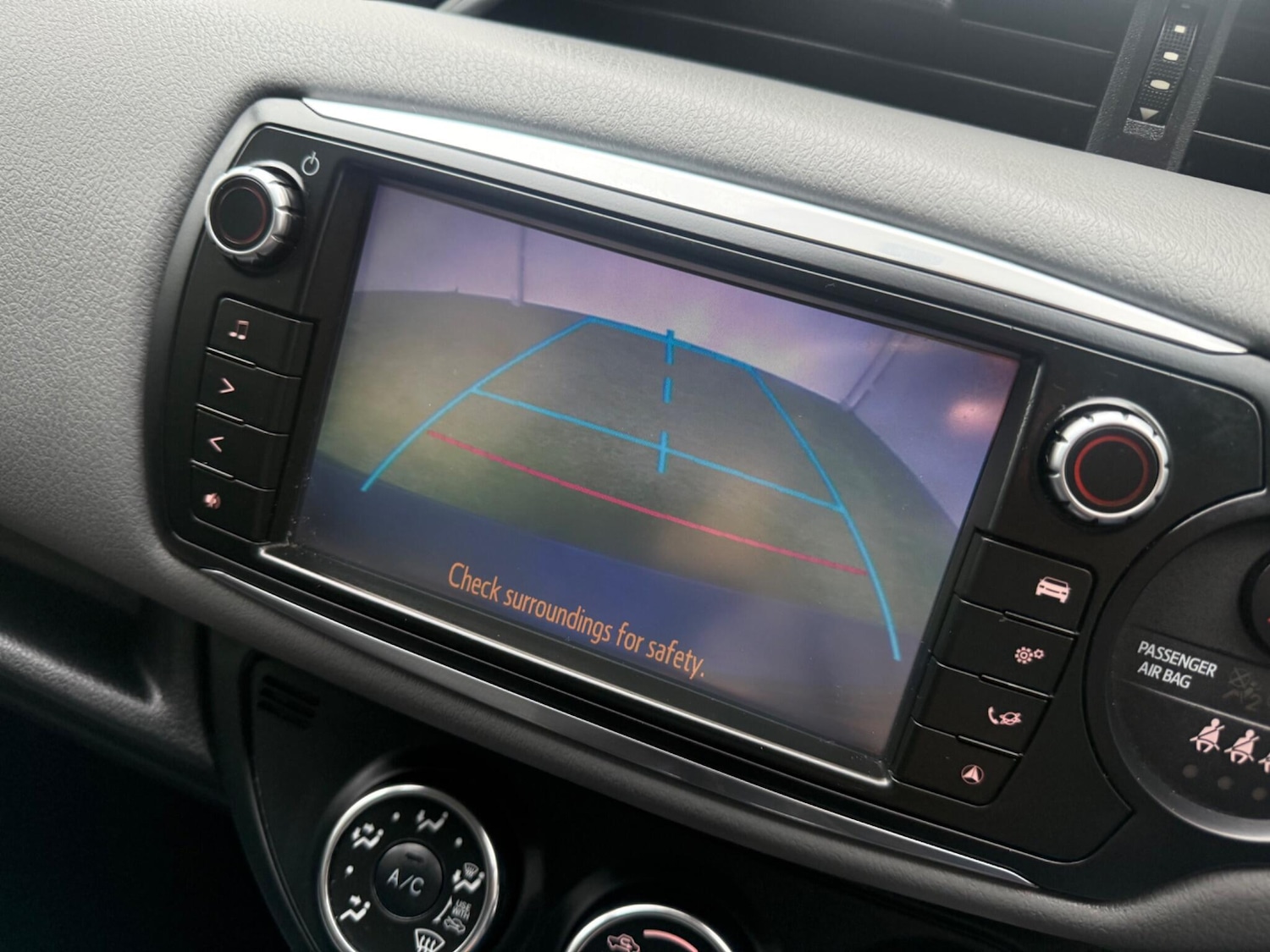 Used Toyota Yaris 2015 for sale - 77040414: Photo 49