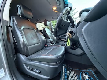 Used Hyundai Santa Fe 2017 for sale - 75927223: Photo