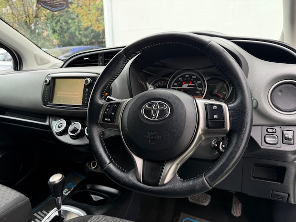 Used Toyota Yaris 2015 for sale - 76315029: Photo 2