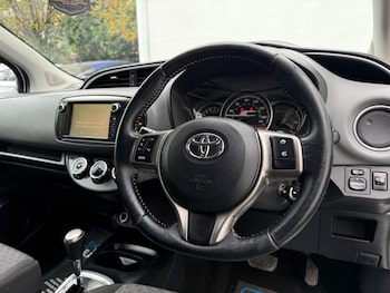 Used Toyota Yaris 2015 for sale - 76315029: Photo 2