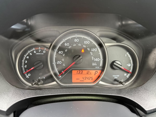 Used Toyota Yaris 2015 for sale - 76315029: Photo 33
