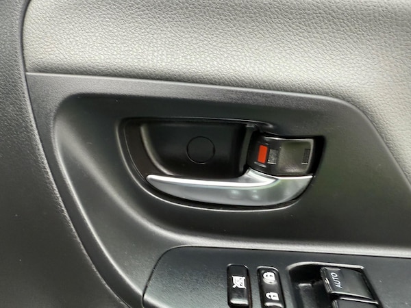 Used Toyota Yaris 2015 for sale - 76315029: Photo 41