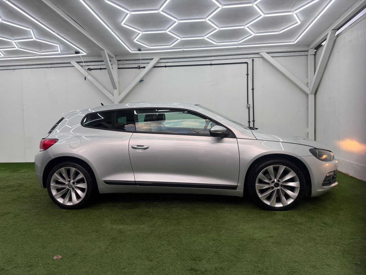 Used Volkswagen Scirocco 2008 for sale - 77163244: Photo 2