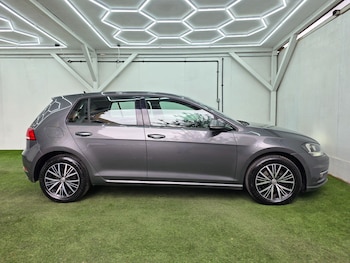 Used Volkswagen Golf 2017 for sale - 78636722: Photo