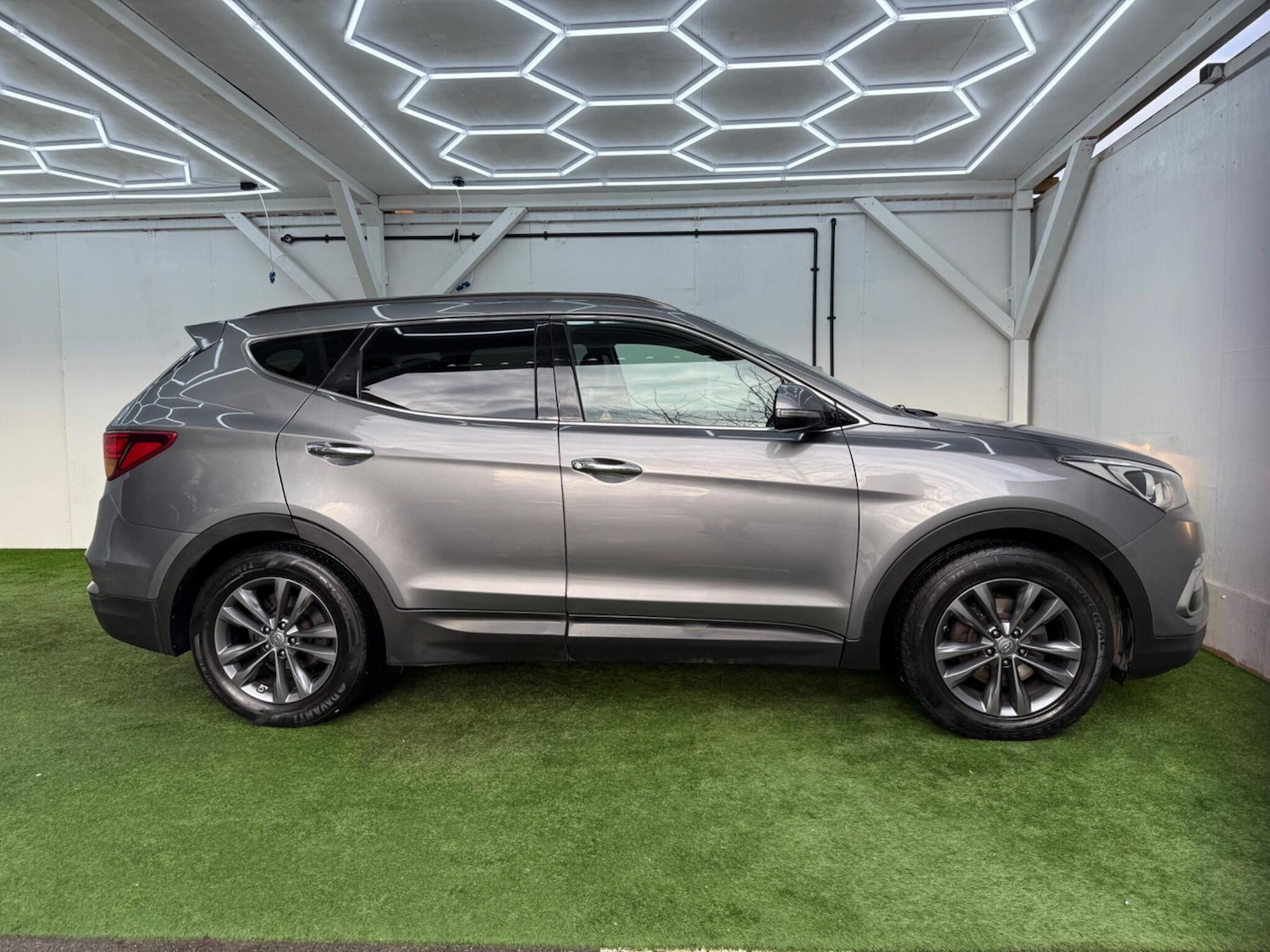 Used Hyundai Santa Fe for sale - 77237909: Photo 2