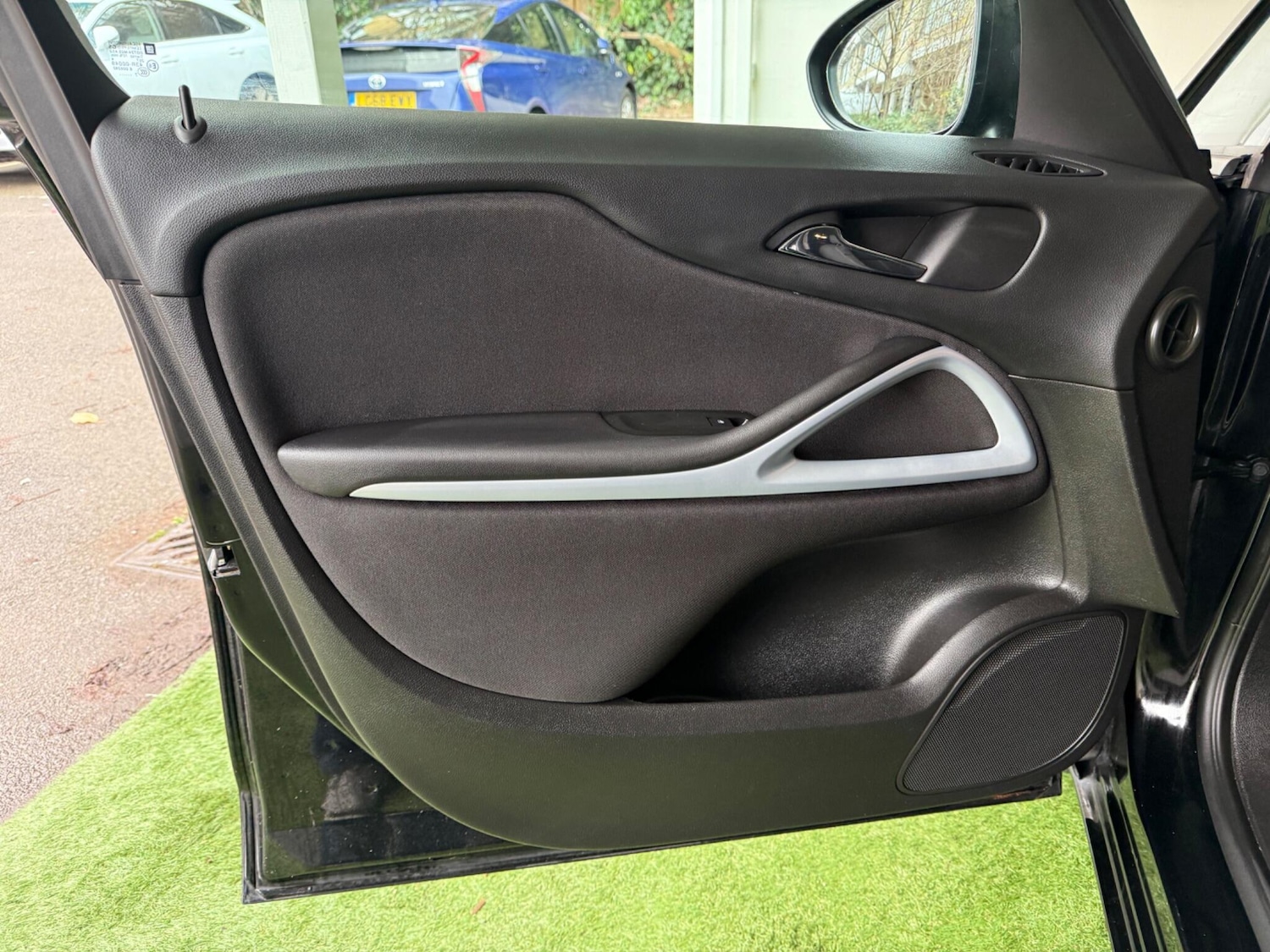 Used Vauxhall Zafira 2017 for sale - 76865749: Photo 31