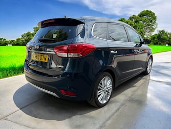 Used Kia Carens 2018 for sale - 75477812: Photo