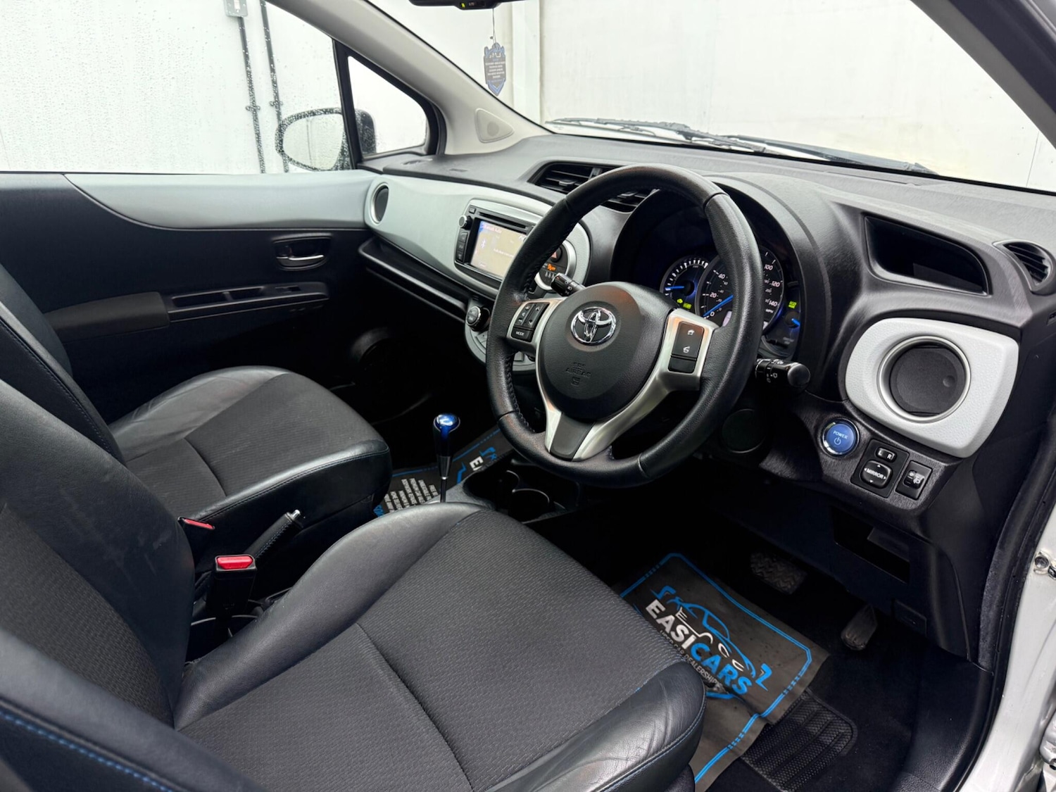 Used Toyota Yaris 2014 for sale - 77291572: Photo 2