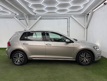 Used Volkswagen Golf 2017 for sale - 78527668: Photo