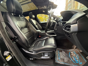 Used Jaguar F-Pace 2019 for sale - 76521493: Photo