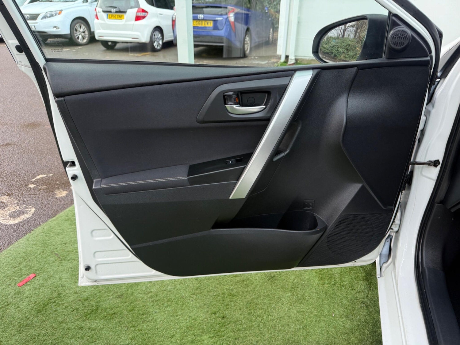 Used Toyota Auris 2013 for sale - 77344384: Photo 27