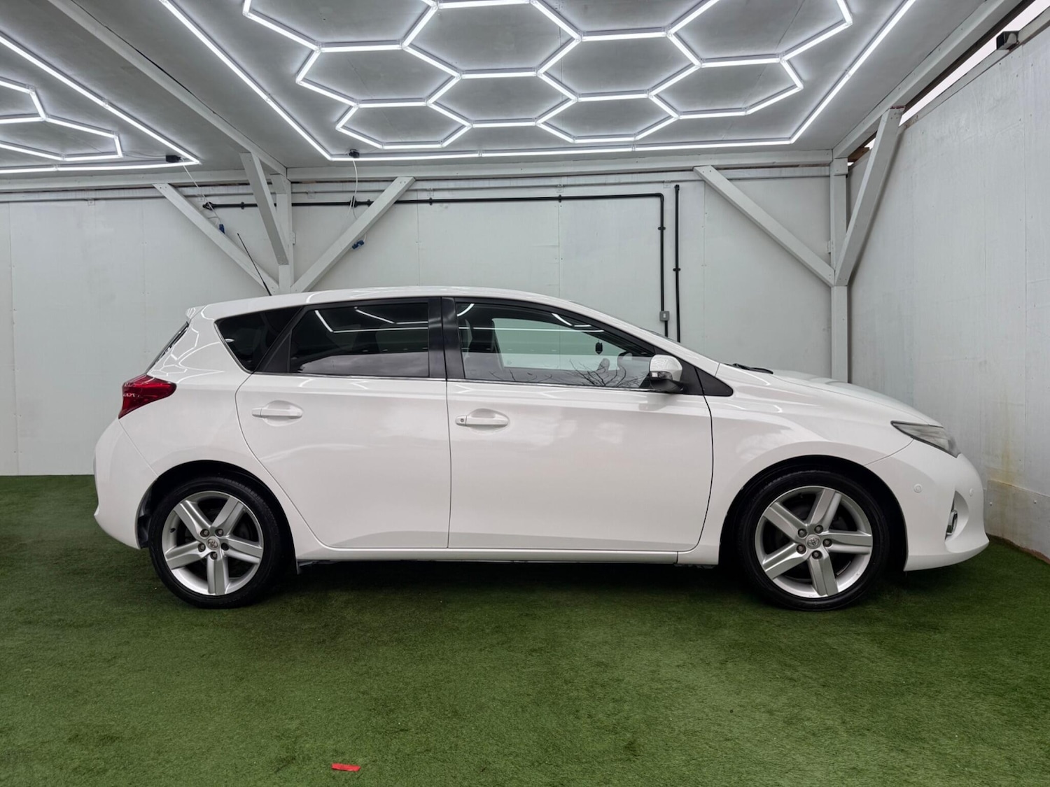 Used Toyota Auris 2013 for sale - 77344384: Photo 5