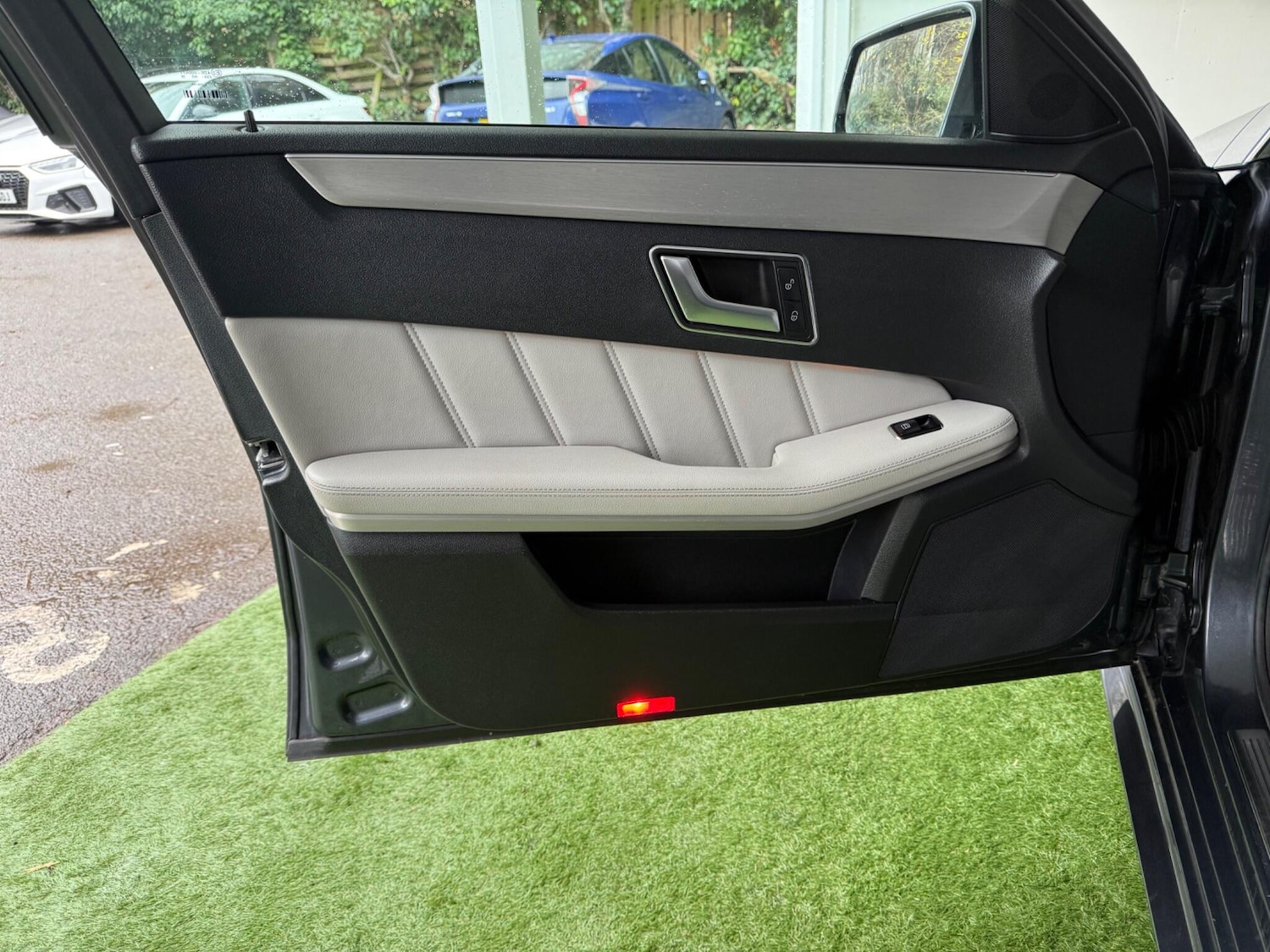 Used Mercedes-Benz E Class for sale - 77852831: Photo 26