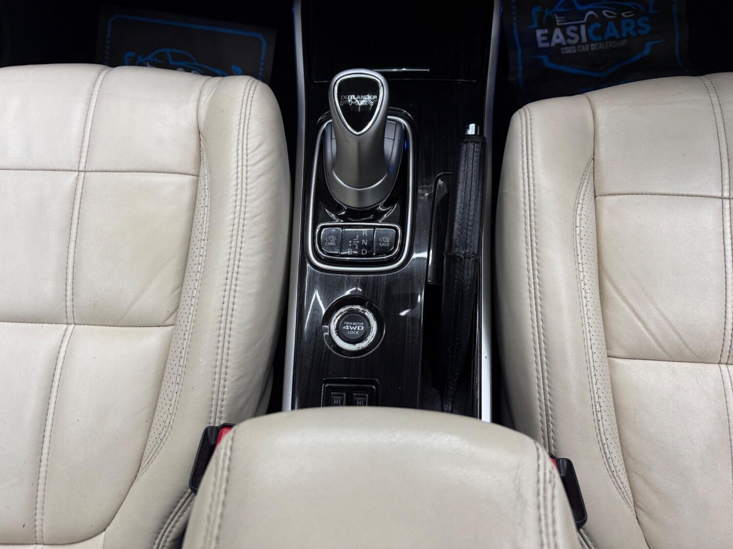 Used Mitsubishi Outlander 2016 for sale - 77400837: Photo 32