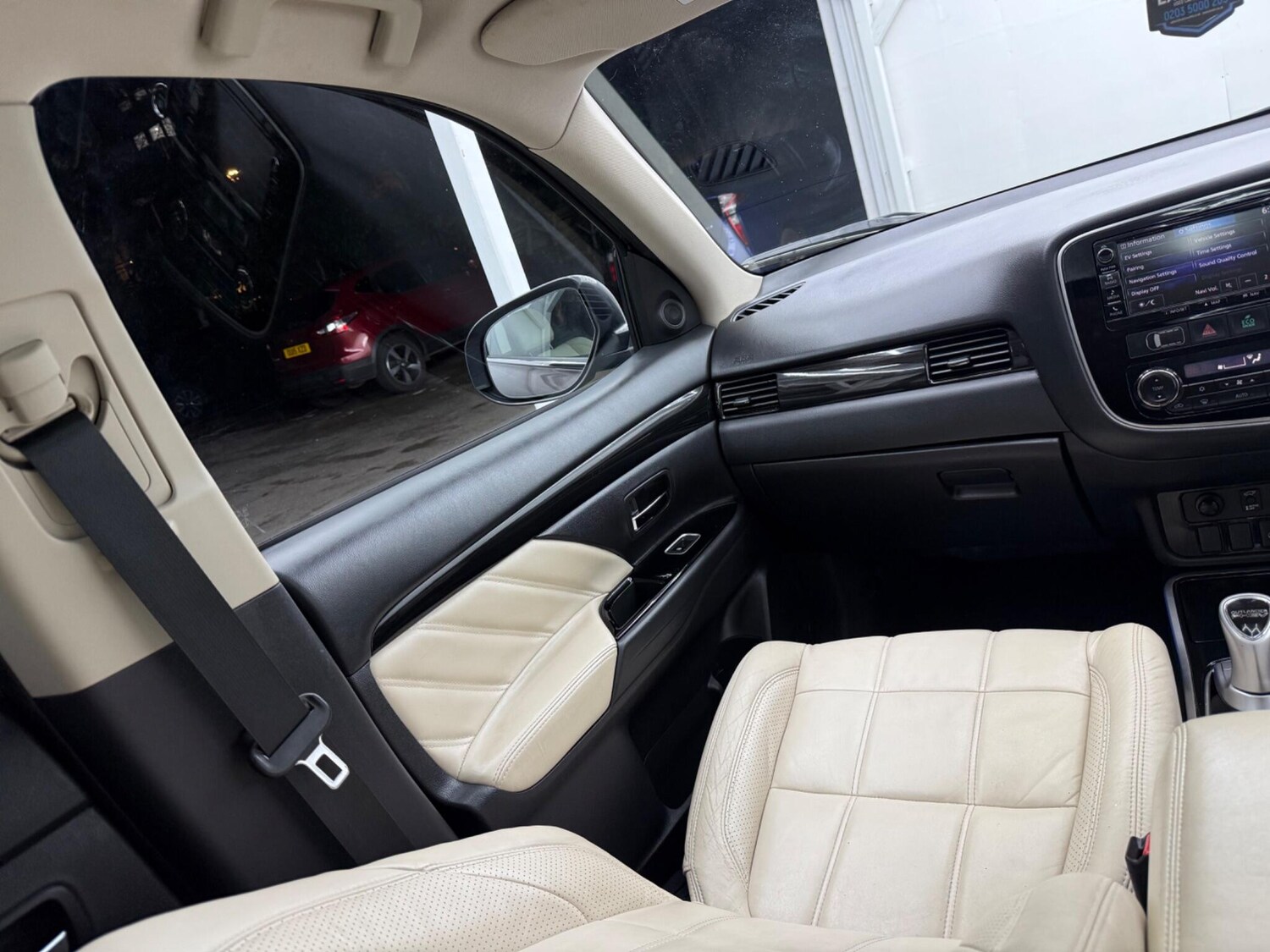 Used Mitsubishi Outlander 2016 for sale - 77400837: Photo 42