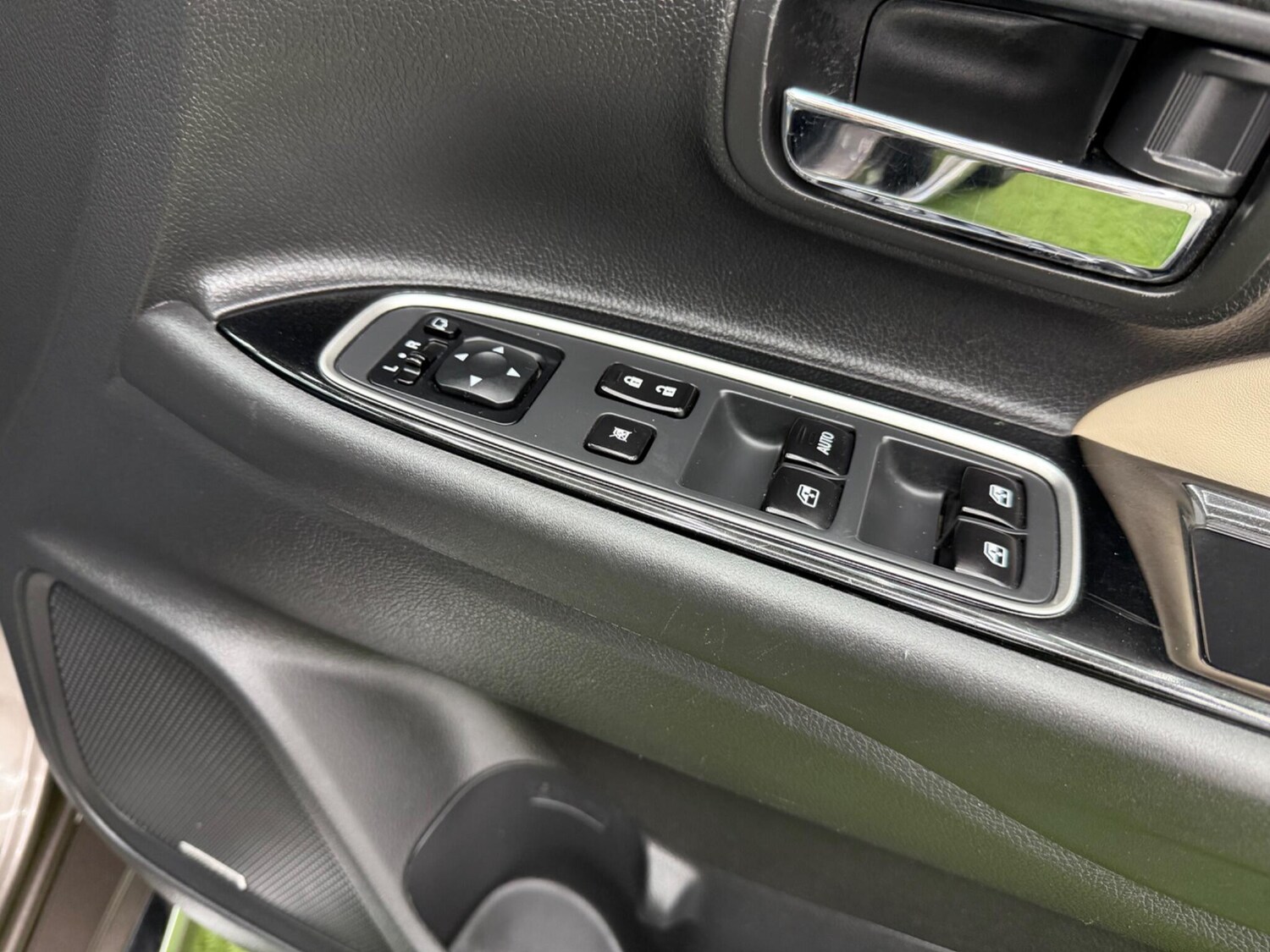 Used Mitsubishi Outlander 2016 for sale - 77400837: Photo 44