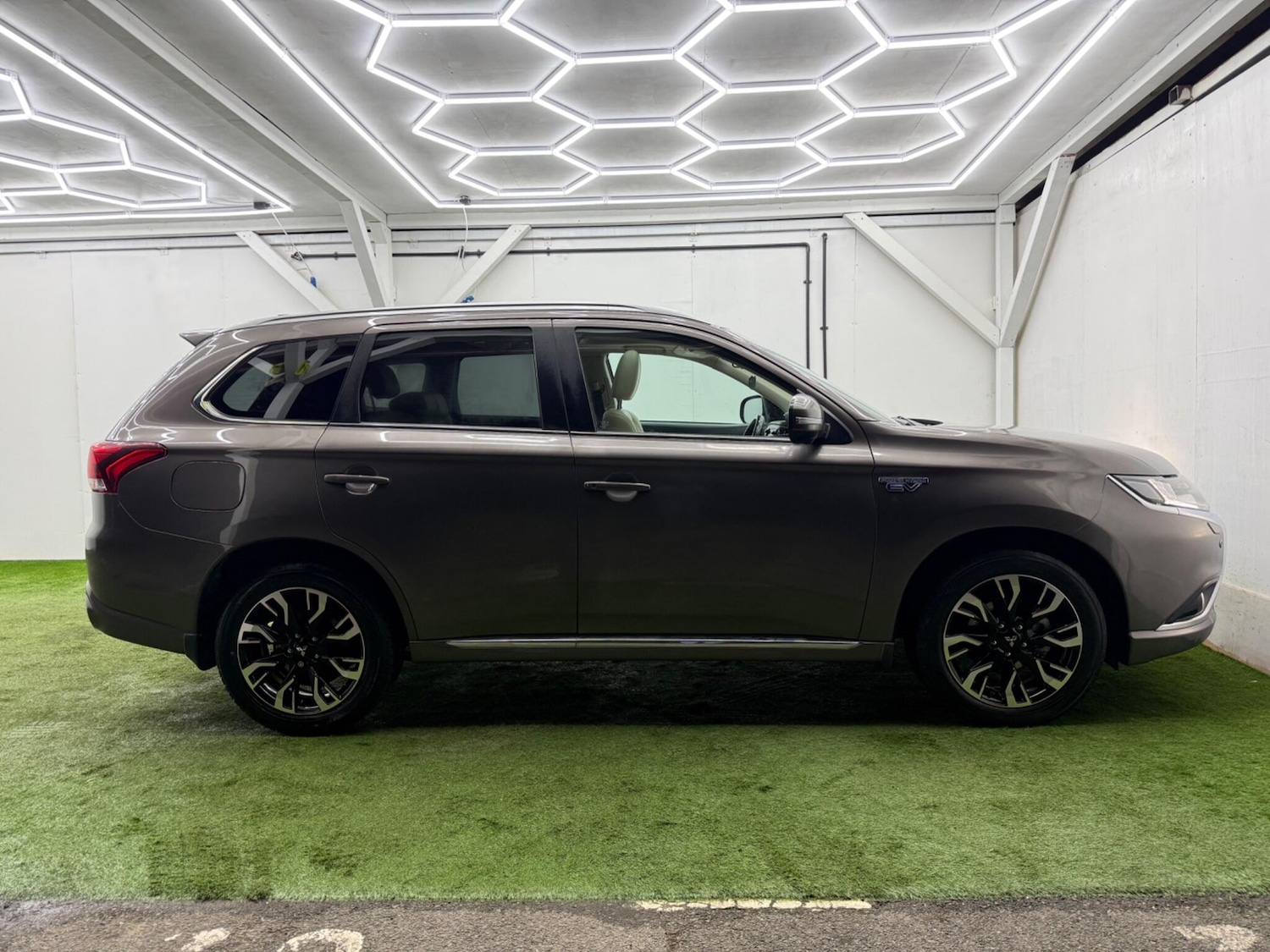 Used Mitsubishi Outlander 2016 for sale - 77400837: Photo 5