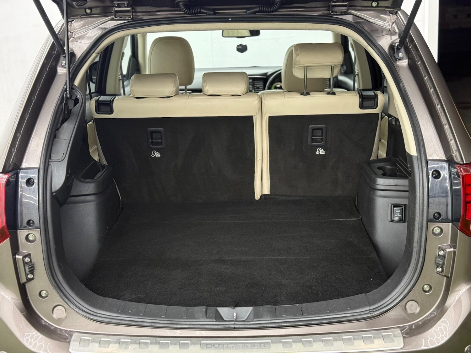 Used Mitsubishi Outlander 2016 for sale - 77400837: Photo 8