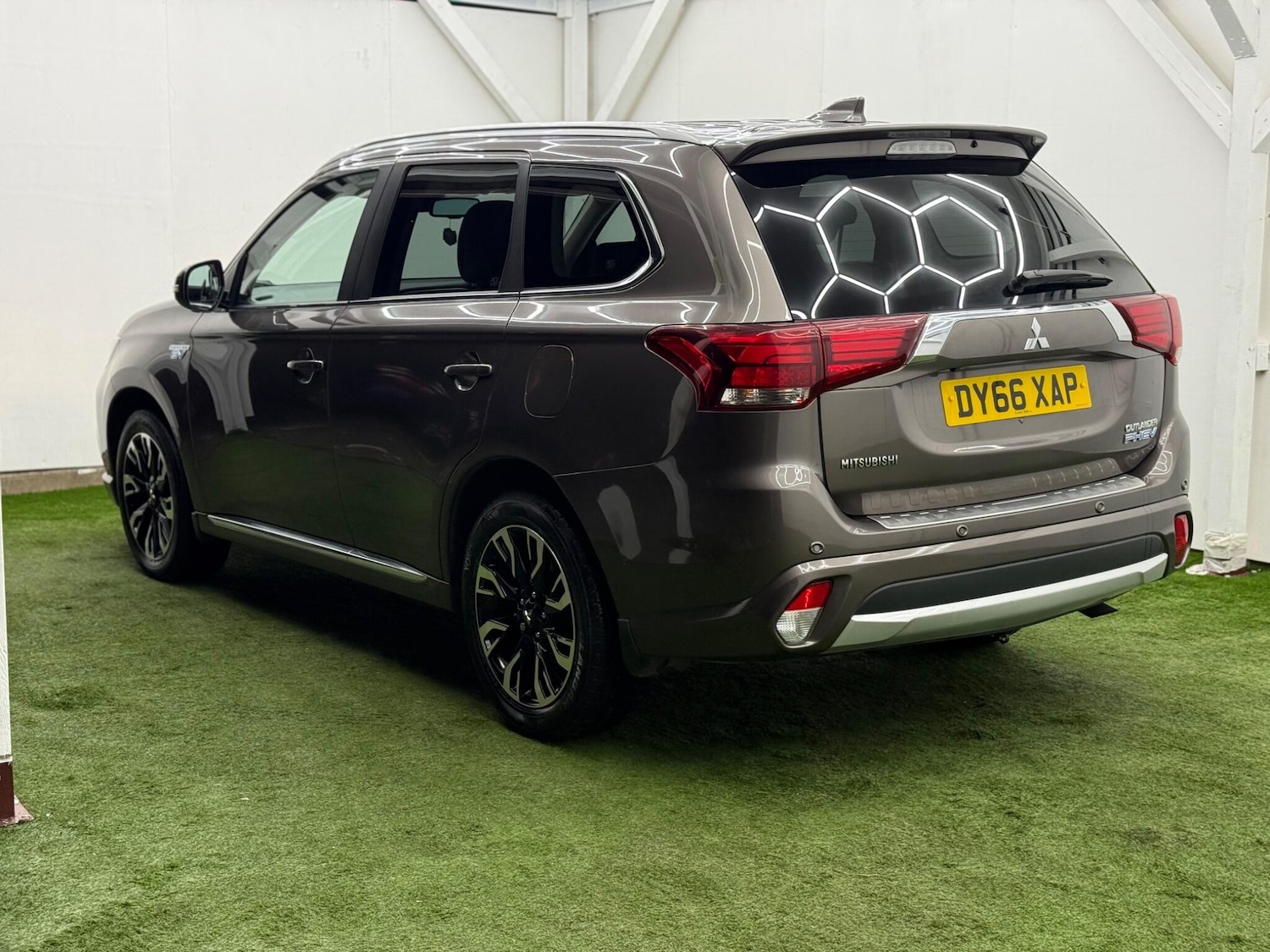 Used Mitsubishi Outlander 2016 for sale - 77400837: Photo 9