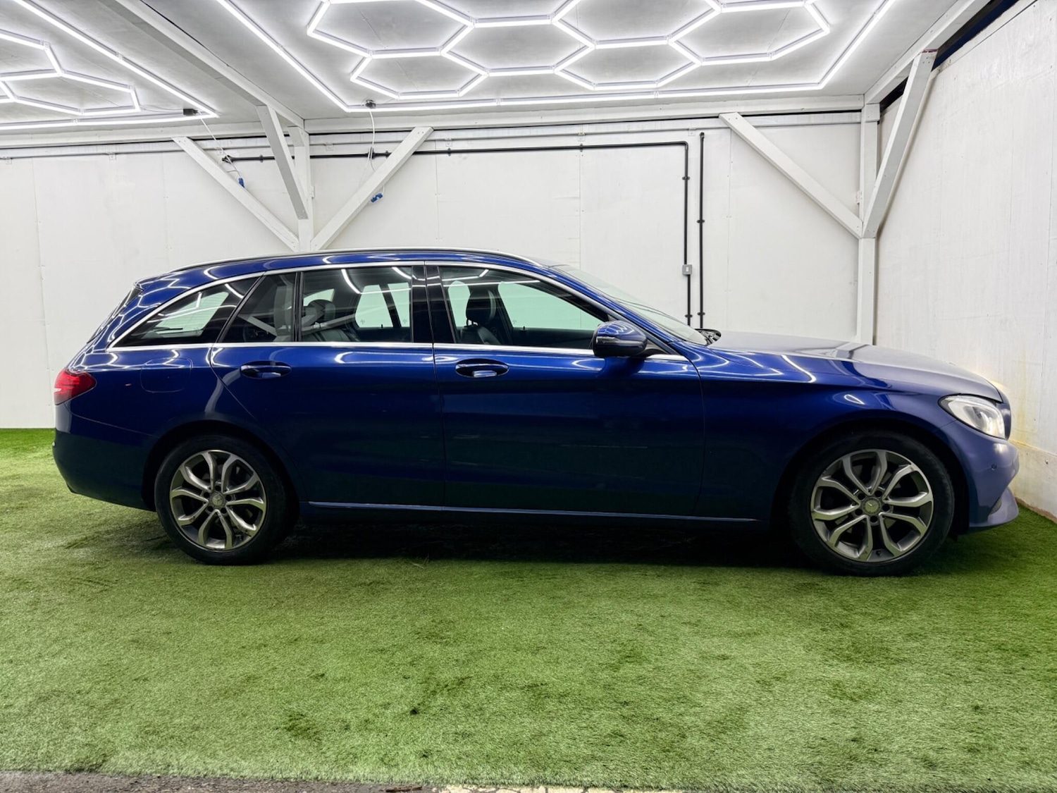 Used Mercedes-Benz C Class 2015 for sale - 77455319: Photo 2