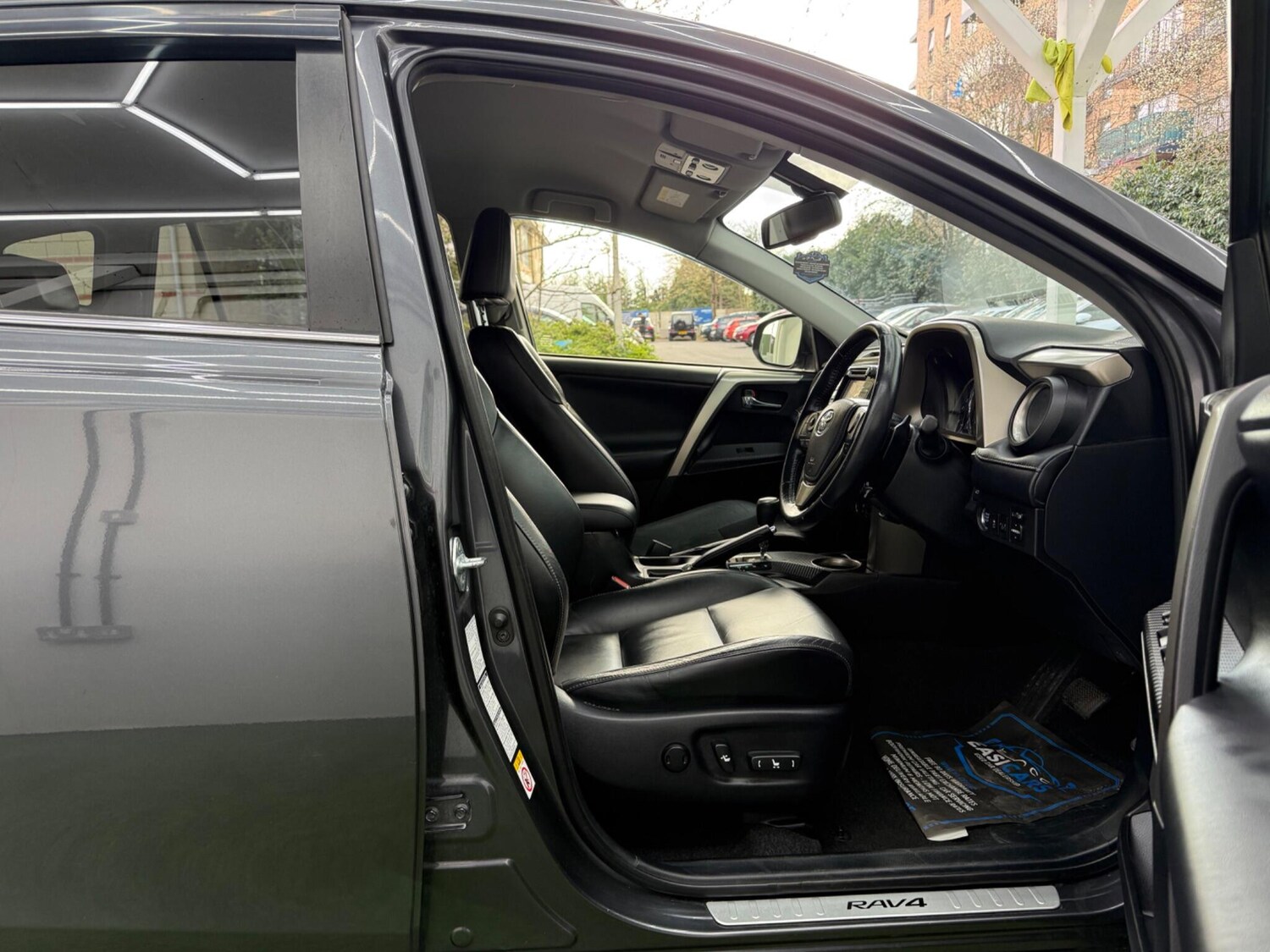 Used Toyota RAV4 for sale - 78071765: Photo 14