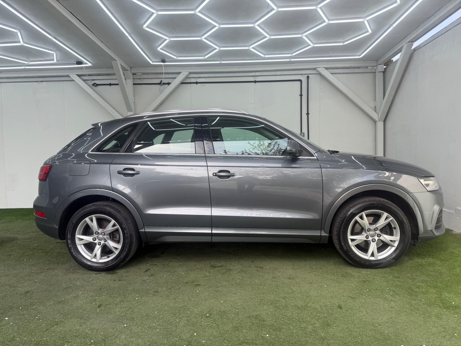 Used Audi Q3 for sale - 78214398: Photo 2