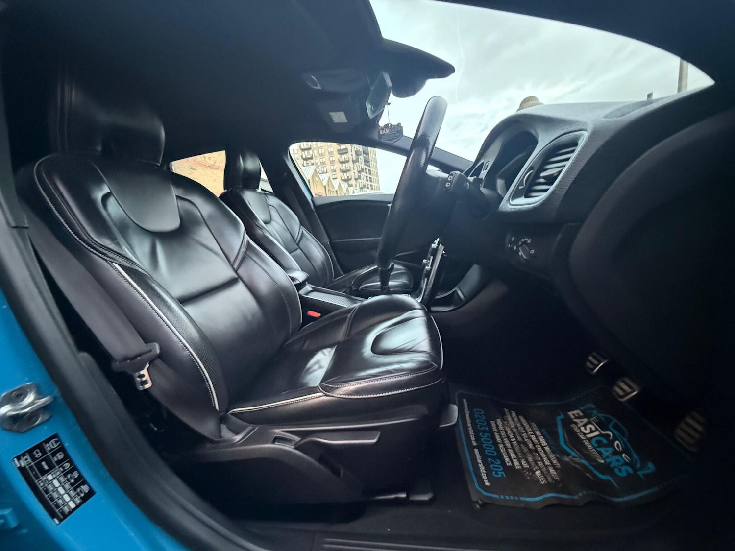 Used Volvo V40 2015 for sale - 76771740: Photo 16