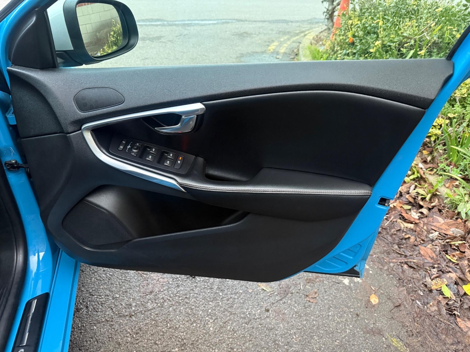 Used Volvo V40 2015 for sale - 76771740: Photo 17