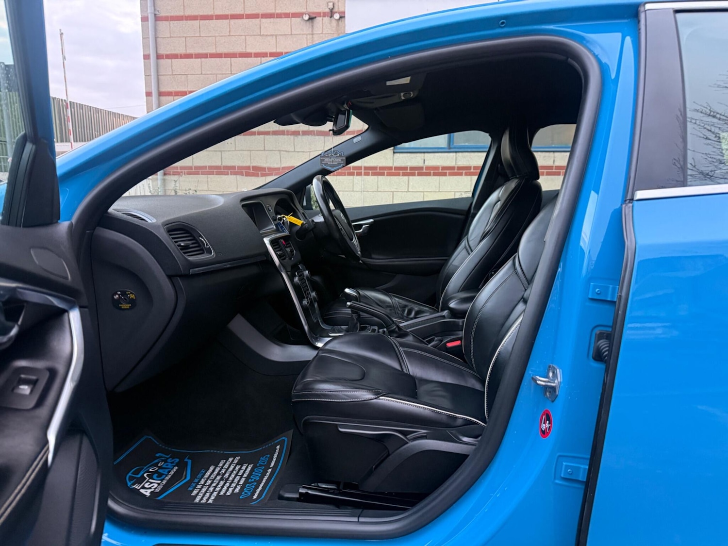 Used Volvo V40 2015 for sale - 76771740: Photo 25