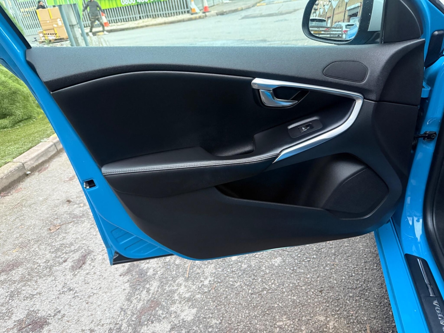 Used Volvo V40 2015 for sale - 76771740: Photo 27