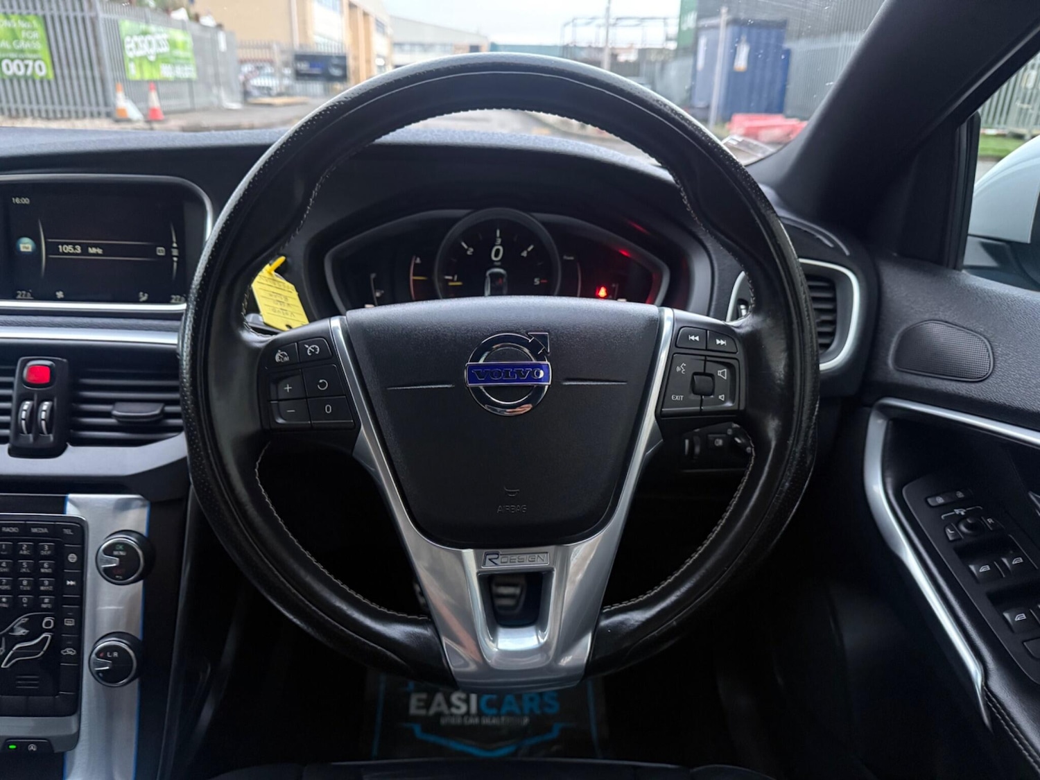Used Volvo V40 2015 for sale - 76771740: Photo 32
