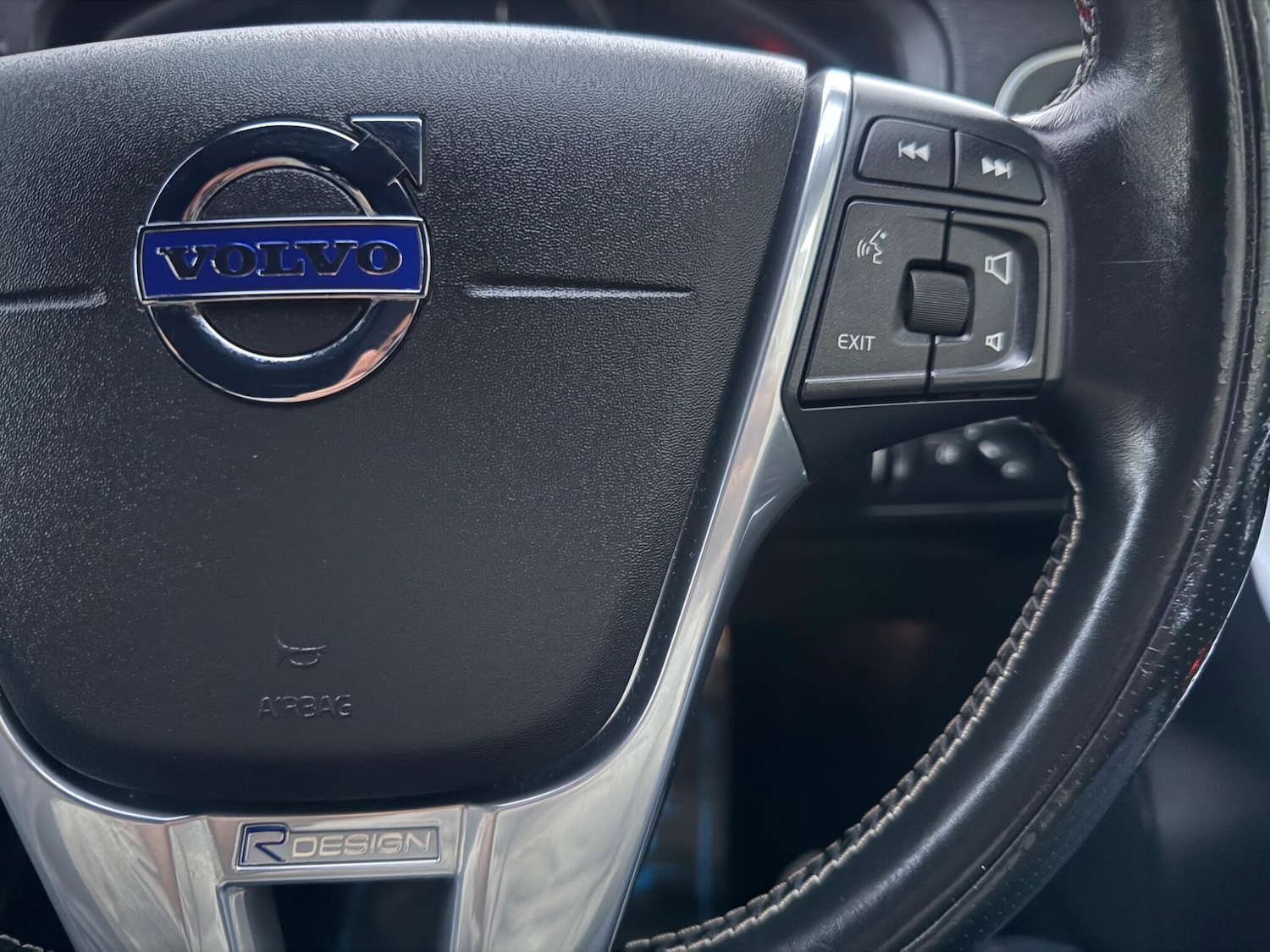 Used Volvo V40 2015 for sale - 76771740: Photo 35