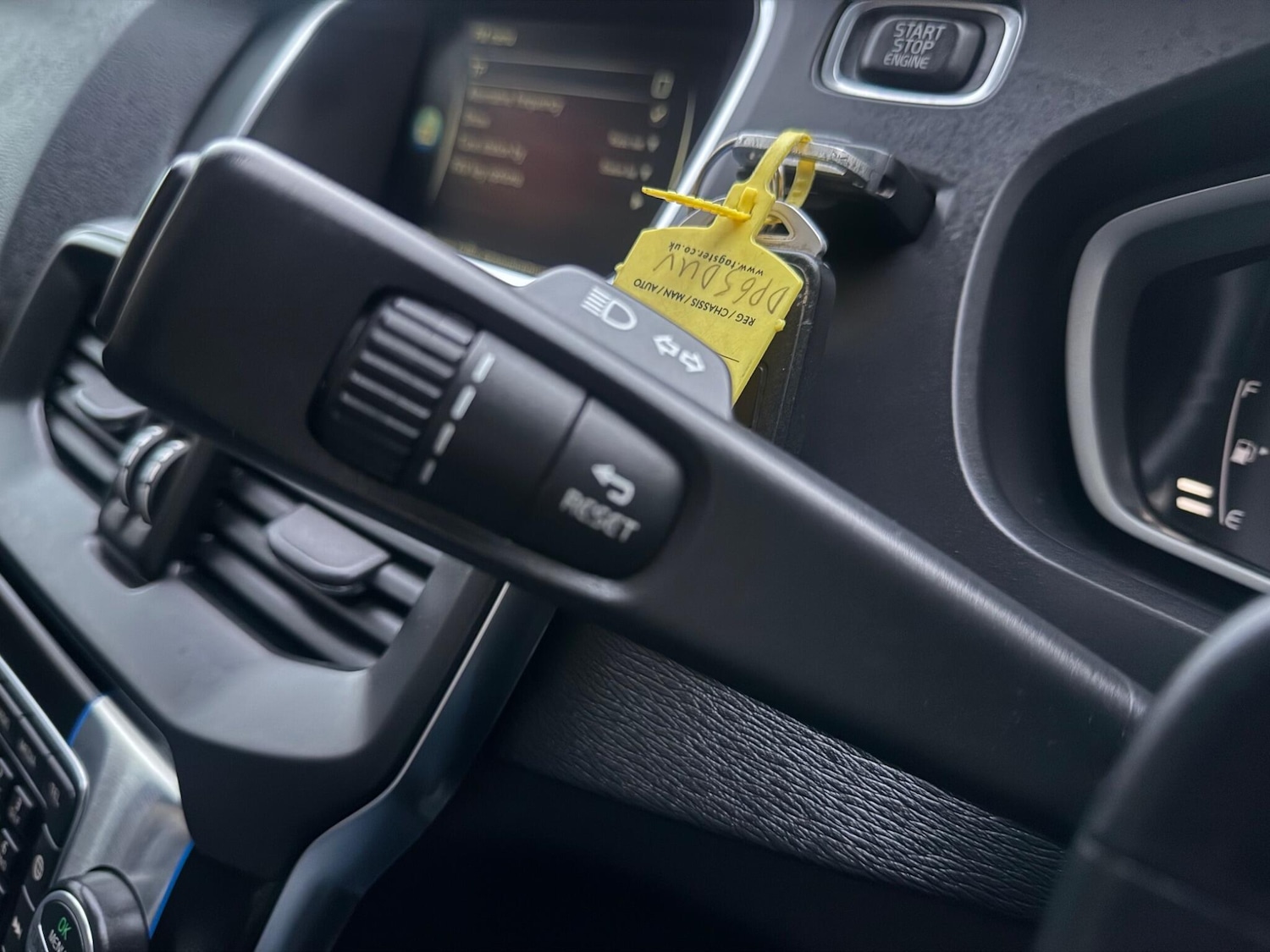 Used Volvo V40 2015 for sale - 76771740: Photo 36