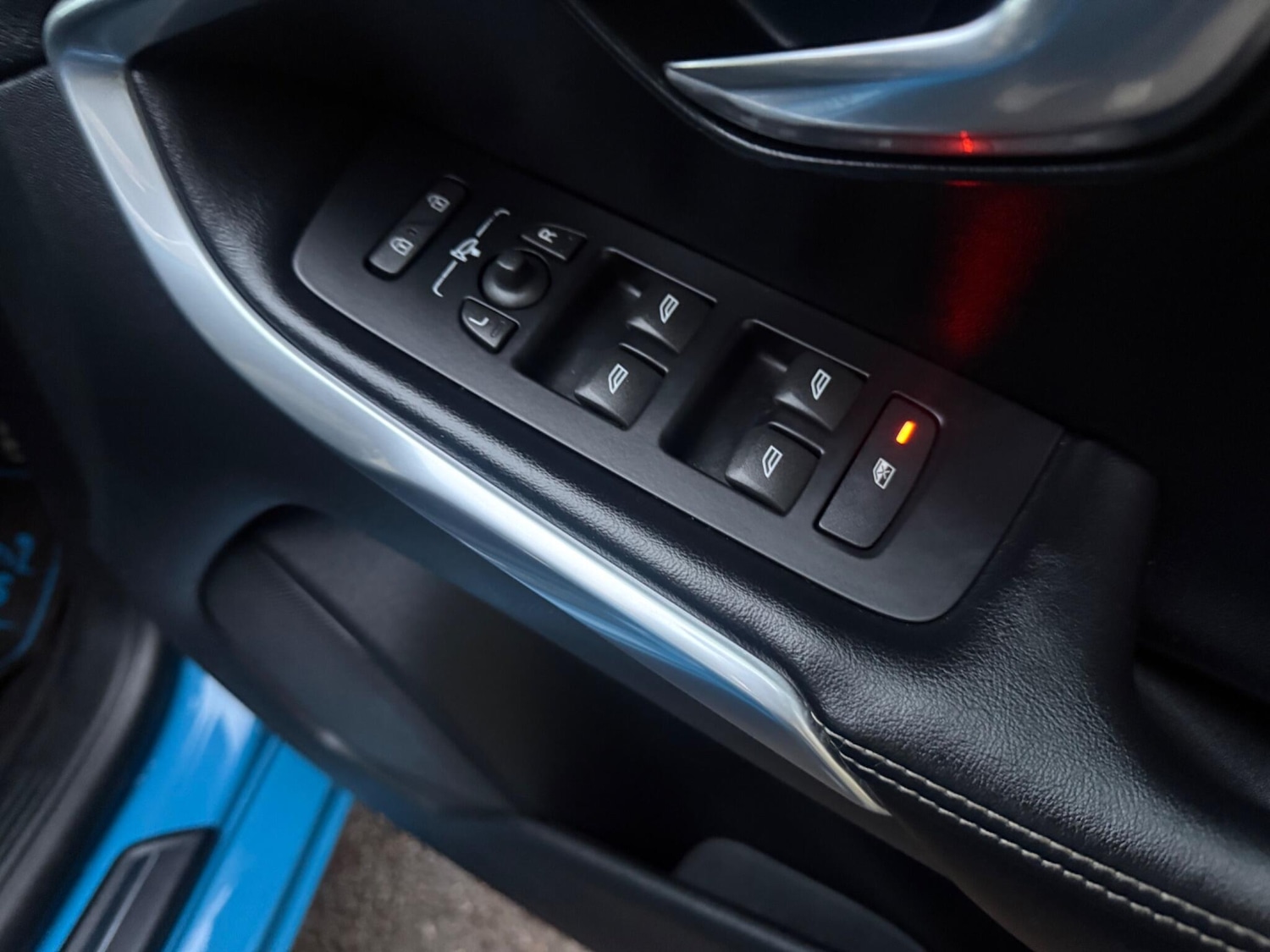 Used Volvo V40 2015 for sale - 76771740: Photo 40