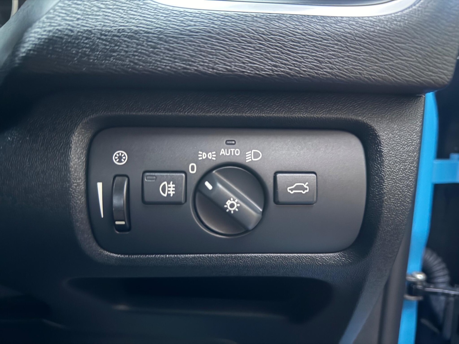 Used Volvo V40 2015 for sale - 76771740: Photo 42