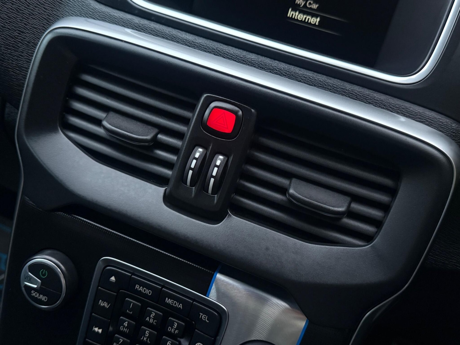 Used Volvo V40 2015 for sale - 76771740: Photo 50