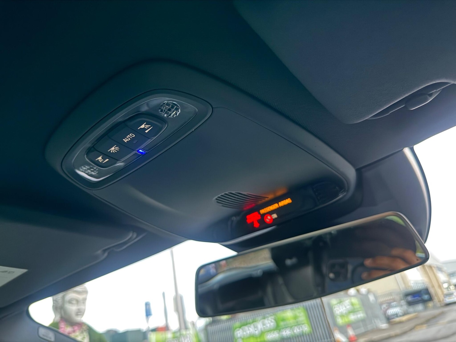 Used Volvo V40 2015 for sale - 76771740: Photo 55