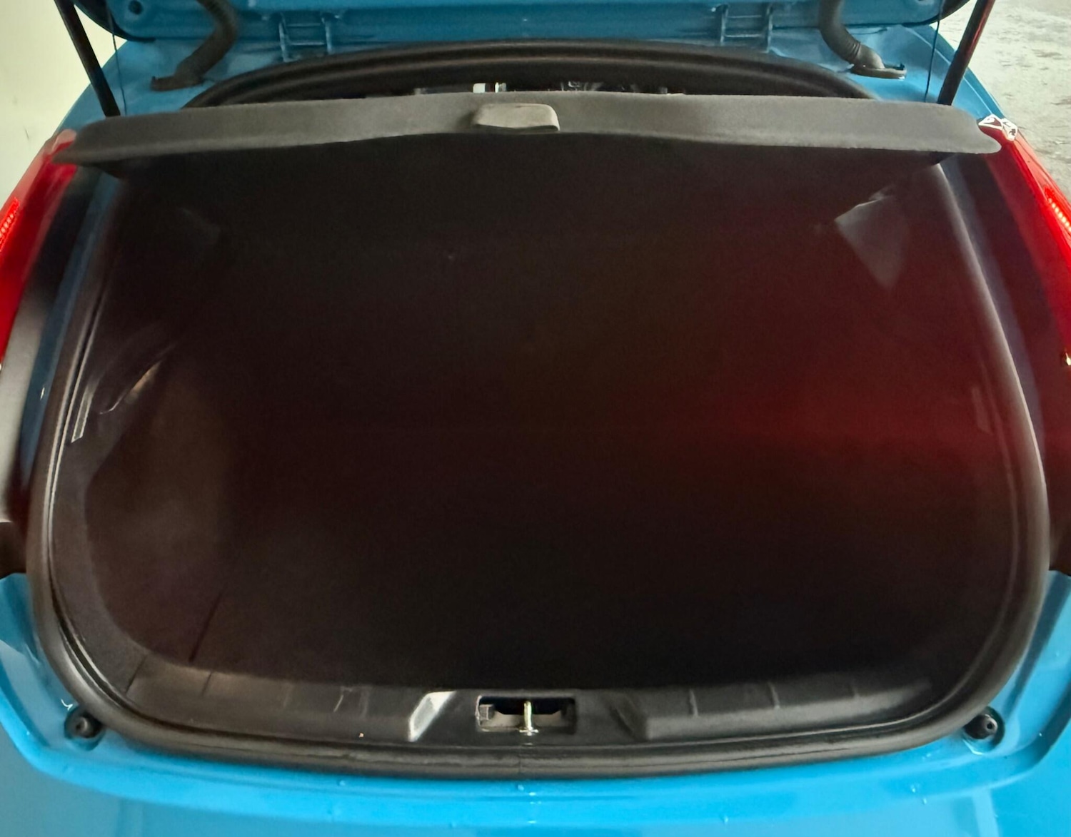 Used Volvo V40 2015 for sale - 76771740: Photo 8