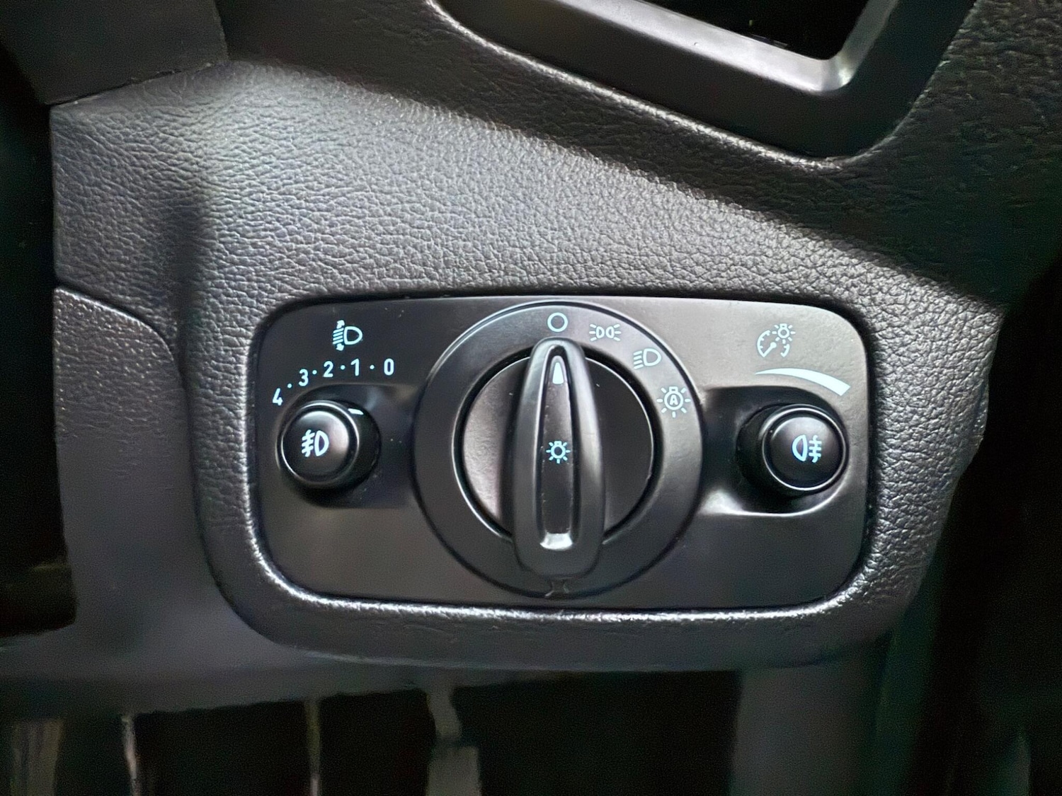 Used Ford Kuga 2017 for sale - 76059298: Photo 38