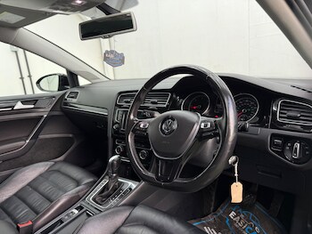 Used Volkswagen Golf 2015 for sale - 77174811: Photo