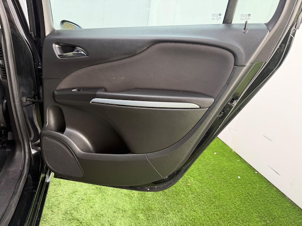 Used Vauxhall Zafira Tourer 2017 for sale - 76215332: Photo 21