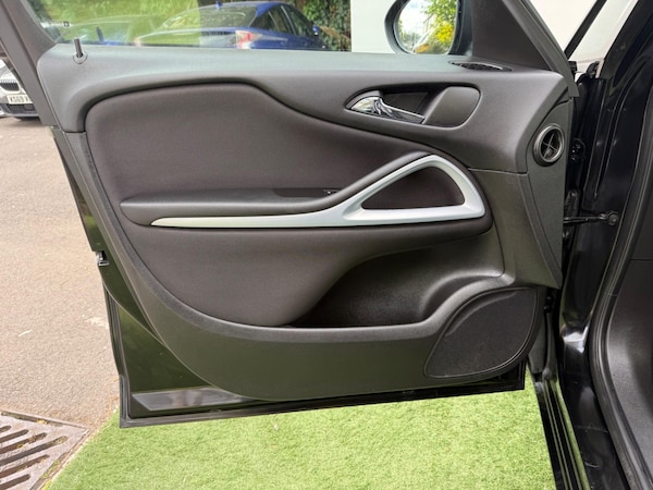 Used Vauxhall Zafira Tourer 2017 for sale - 76215332: Photo 27