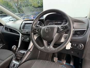 Used Vauxhall Zafira Tourer 2017 for sale - 76215332: Photo 2